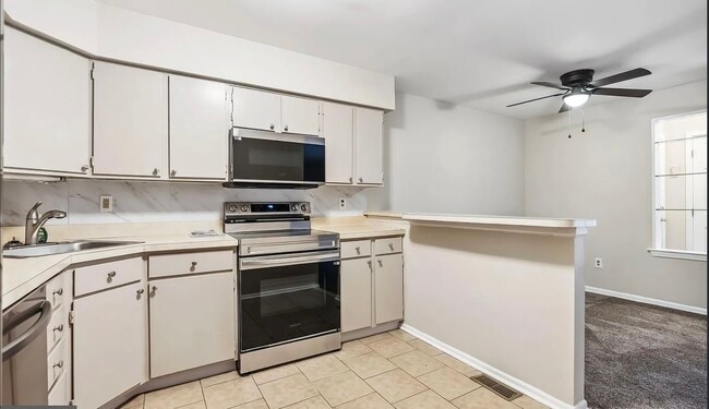 Building Photo - 15 Devon Pl