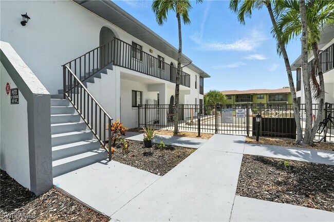 Primary Photo - 4712 SE 5th Pl