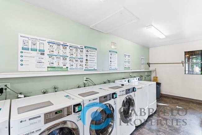 Building Photo - 1BD/1BA Private Balcony + Utilities Included | Prime Black Mountain Location