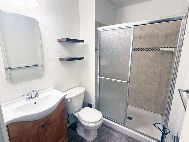 Building Photo - Clean & Quiet 3 Bed / 2.5 Bath Town Home with 2 Car Garage in Arvada