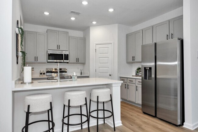 Building Photo - BRAND NEW 3 Bed 2.5 bathroom townhomes in Madison!