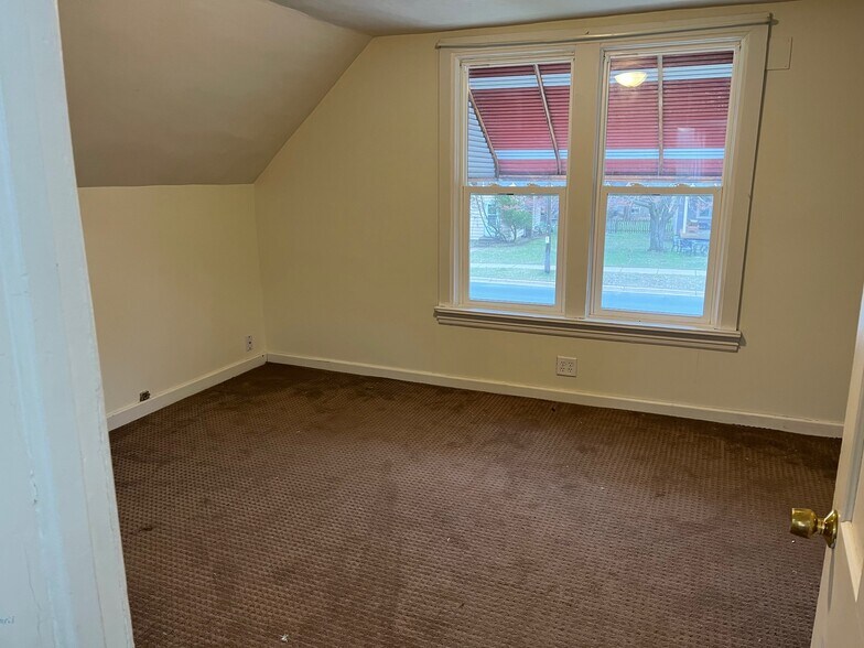 Building Photo - 517 3rd Ave E