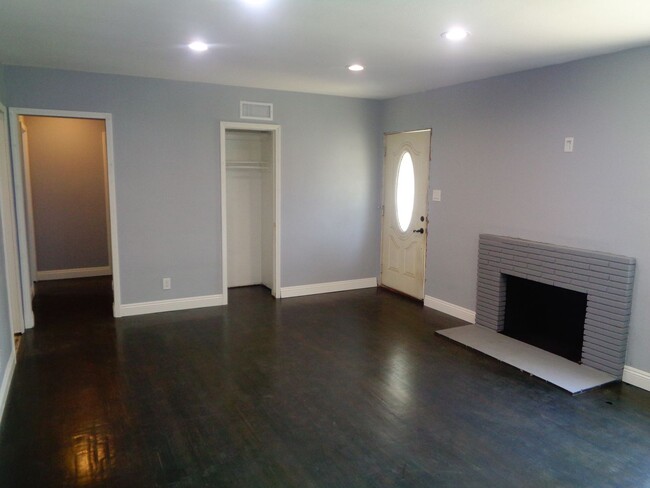 Building Photo - Renovated 3 Bed 1 Bath Home in Whittier w/...