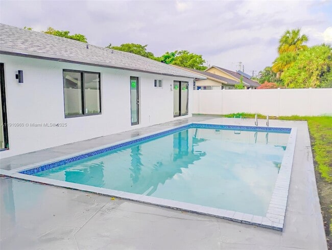 Building Photo - 20615 NE 9th Ct