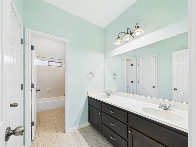 Building Photo - Sendero Springs