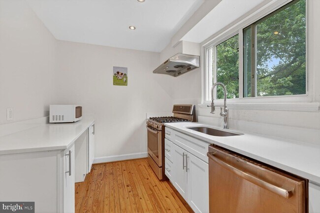 Building Photo - 4325 47th St NW