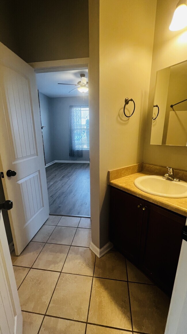 Building Photo - 116 Clearview Ct