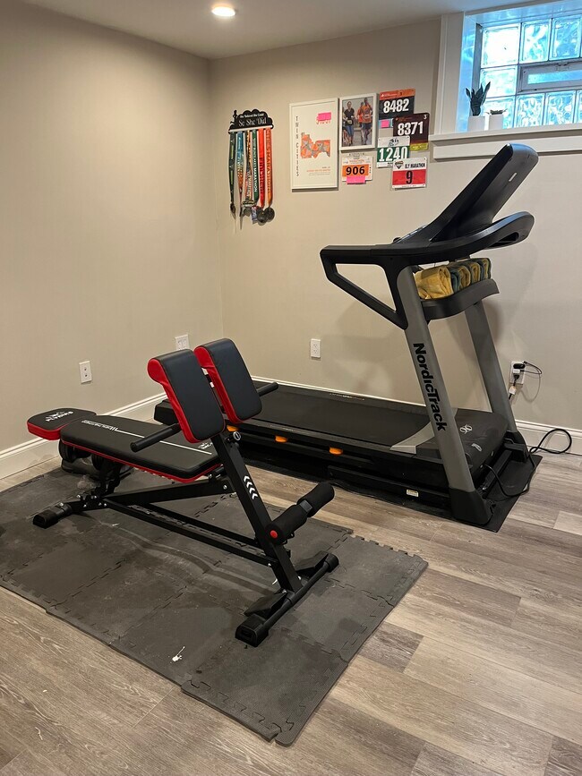 Building Photo - 4732 Harriet Ave