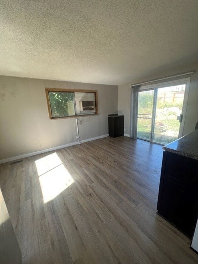Building Photo - Adorable 3 bed/1.5 bath house with yard