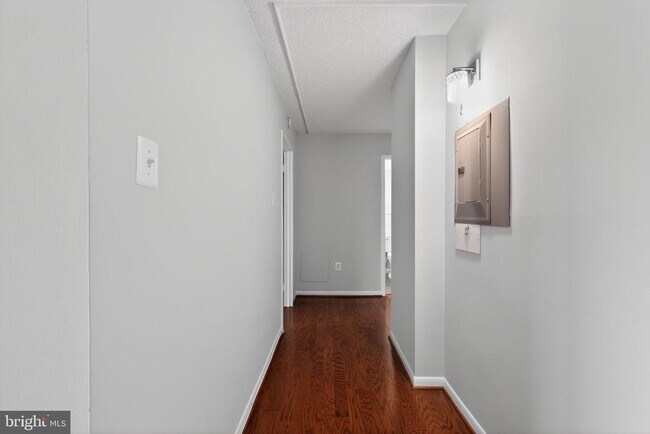 Building Photo - 200 N Pickett St