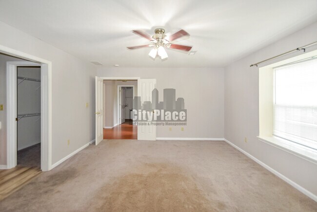 Building Photo - 740 Sweet Creek Dr