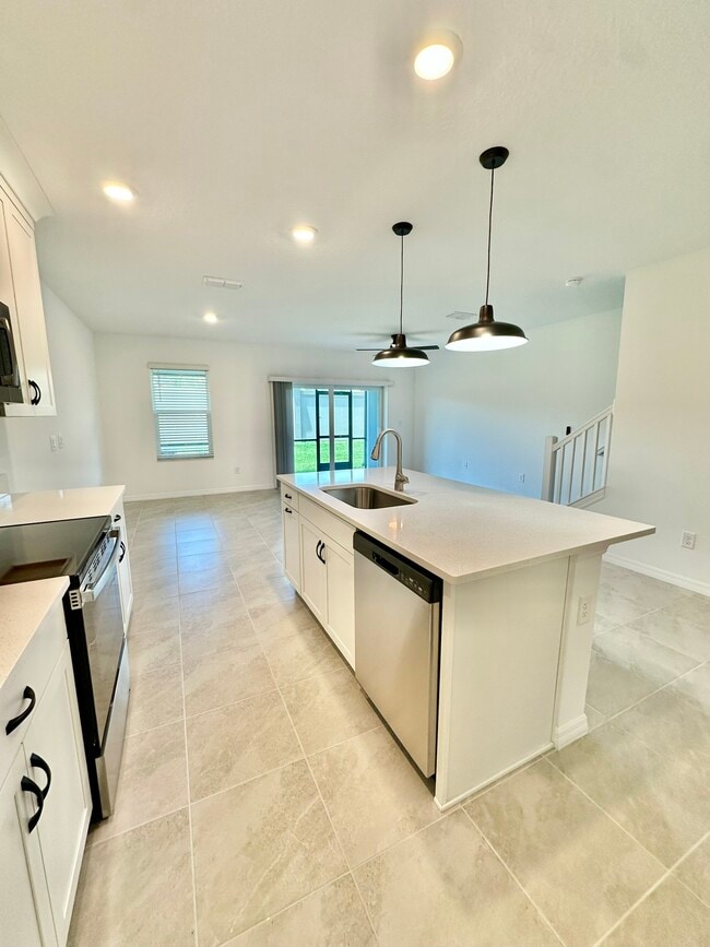 Building Photo - 5425 Tripoli Dr