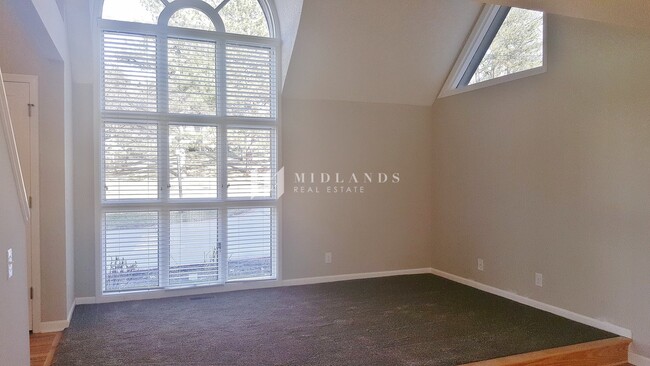 Building Photo - Stunning Updated Rockbrook Home