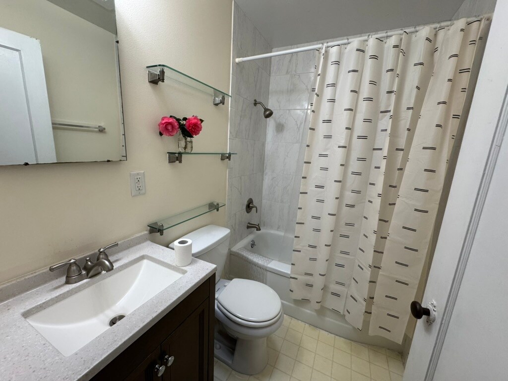 Building Photo - 3819 Linden Ln