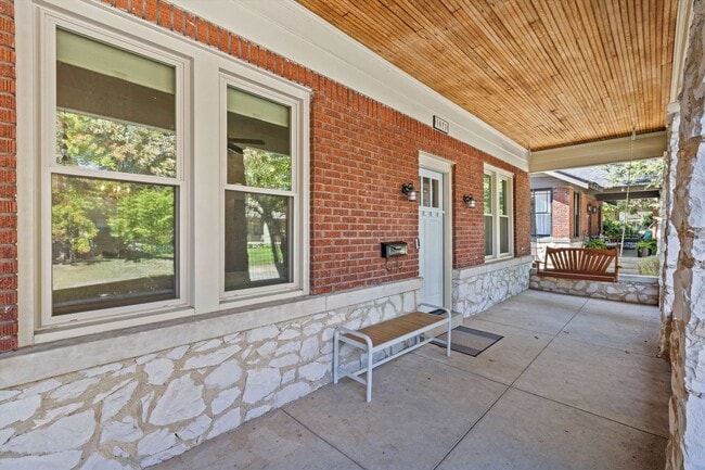 Building Photo - 1621 Linden Ave