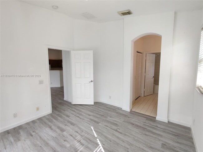 Building Photo - 3211 Laurel Ridge Cir