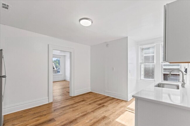Building Photo - 603 Farragut St