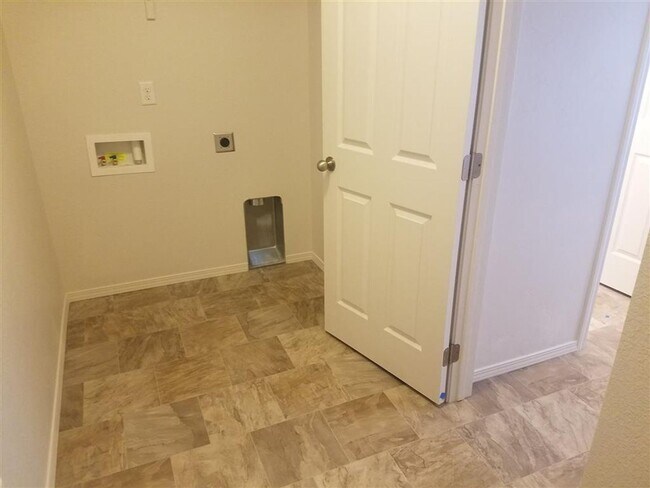 Building Photo - 4 bed 2.5 bath home in Meridian Idaho
