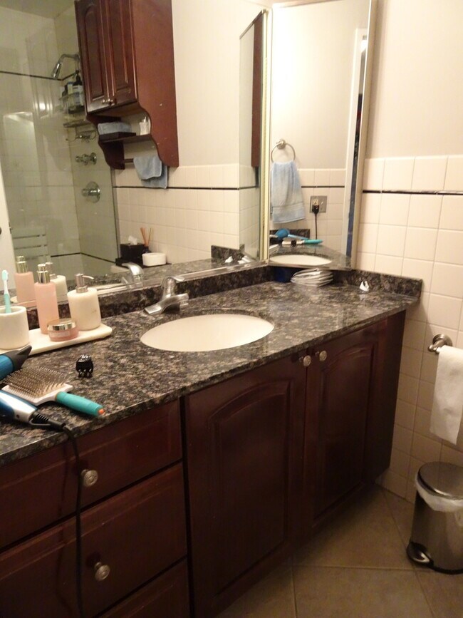 Building Photo - 480 N McClurg Ct