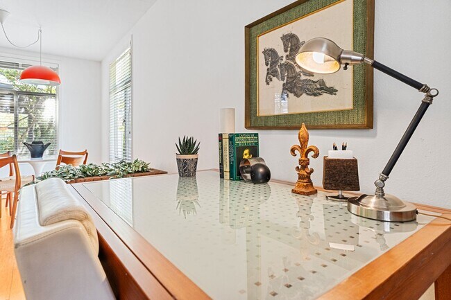 Building Photo - Centrally Located - Minutes from Dell Children's Hospital