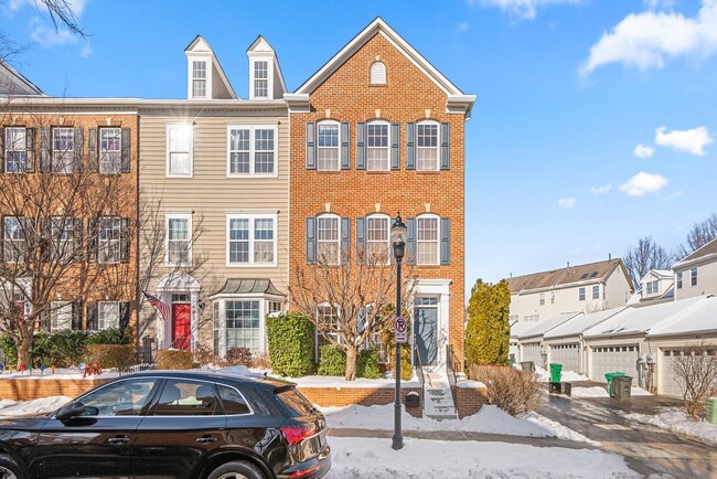 Primary Photo - 3 Bed 2.5 Bath - Lakelands Townhome - Move...