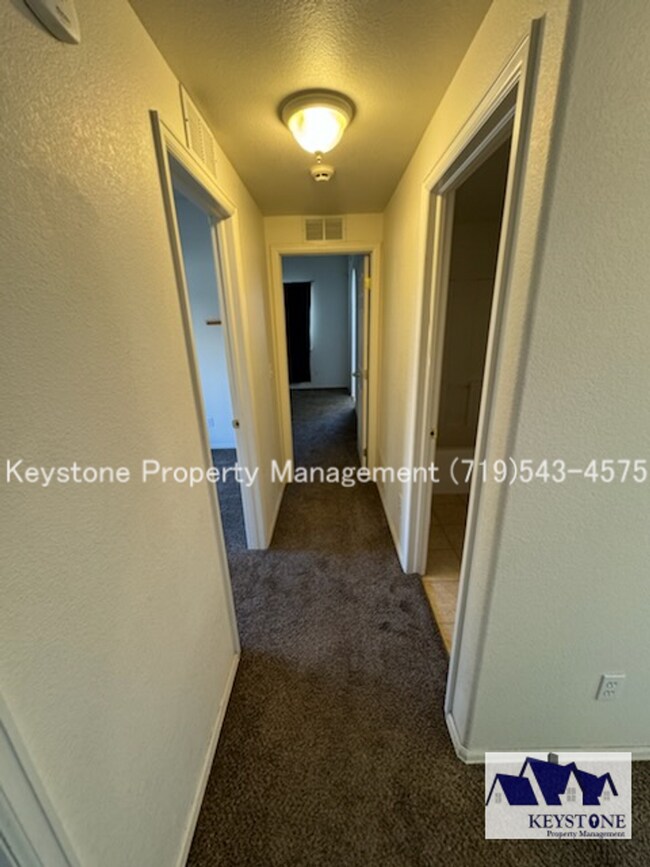 Building Photo - South side Domega Home 3 Bedroom/2 Bath/2 Car Garage $1850/$1850