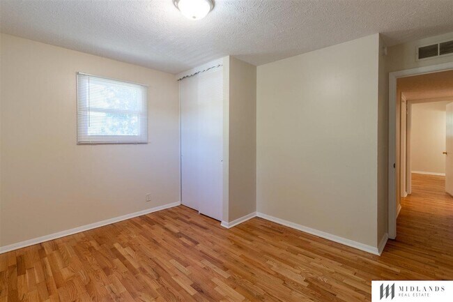 Building Photo - 3401 Sherwood Dr