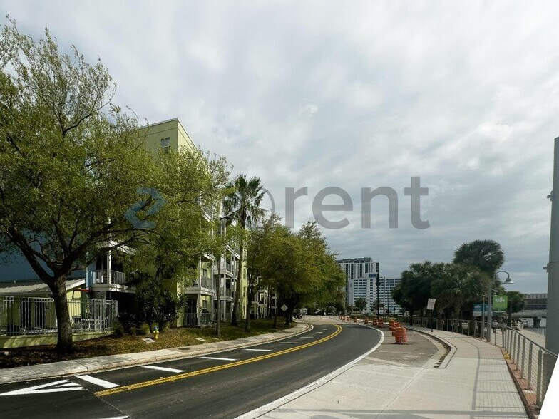 Building Photo - 1501 Doyle Carlton Dr