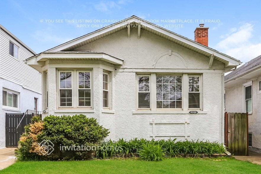 Primary Photo - 6209 N Maplewood Ave