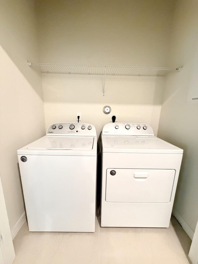 Building Photo - 2800 Troubadour St