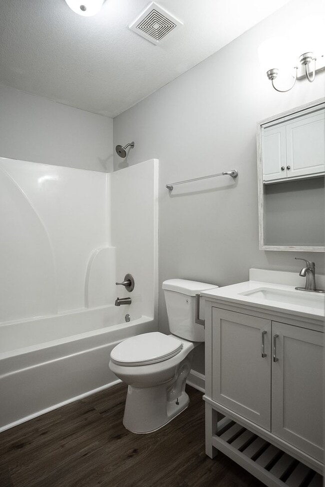 Building Photo - 536 Basin St