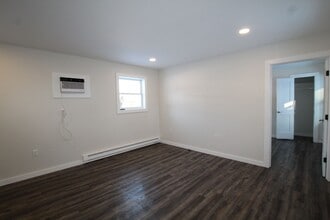 Building Photo - FREE 1 MONTH RENT!! Beautifully remodeled and completed 1 bedroom apartment