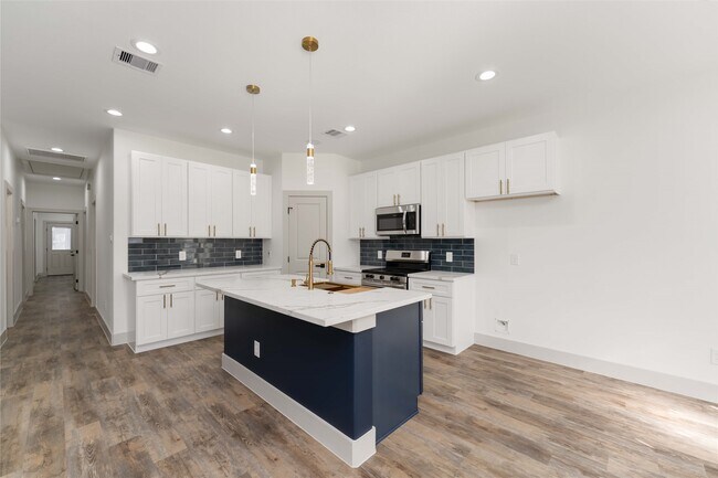 Building Photo - 113 Gans St