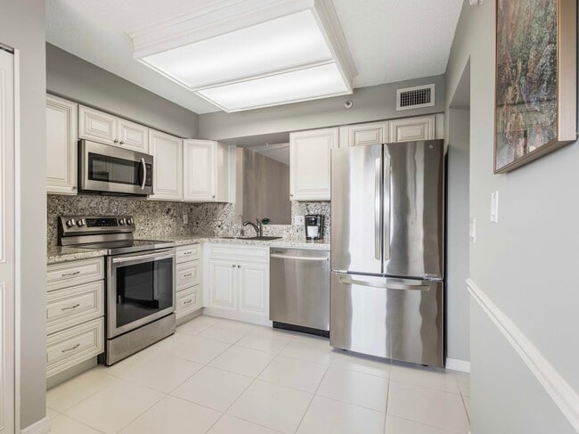 Building Photo - 14527 Bonaire Blvd