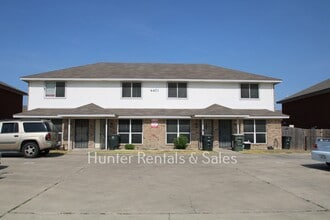 Building Photo - Summer Move In!!!