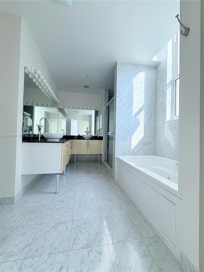 Building Photo - 31 SE 5th St