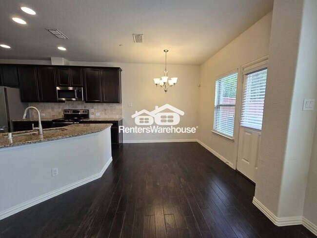Building Photo - MOVE IN READY - Spacious 2-story townhouse...