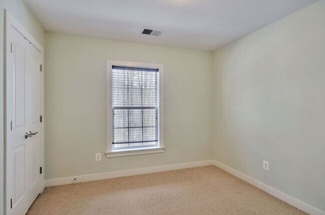 Building Photo - 158 Brookwood Dr