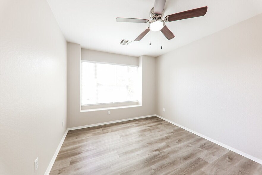 Building Photo - 13042 W Monterey Way