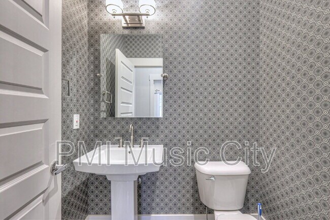 Building Photo - 1537B Battlefield Dr
