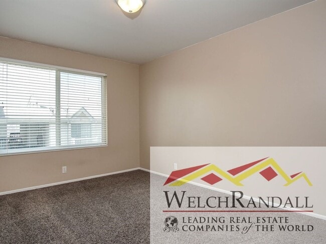 Building Photo - Your Roy Condo Retreat – 2 Bed, 1 Bath, Mo...
