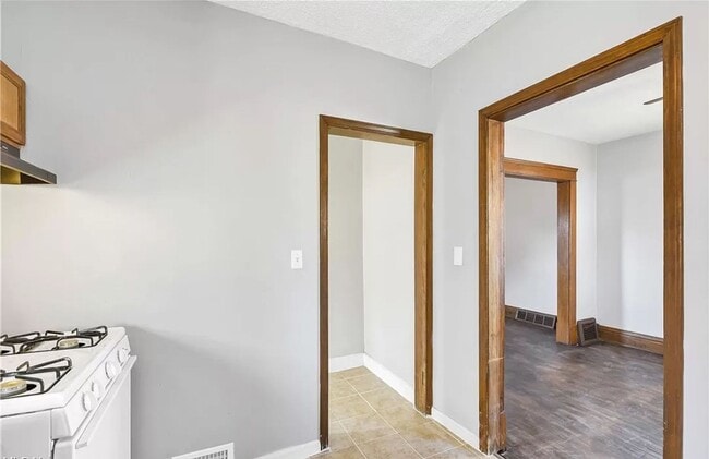 Building Photo - 3 Bedroom Home in Old Brooklyn