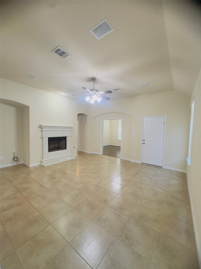 Building Photo - 26327 Cedar Pine Dr