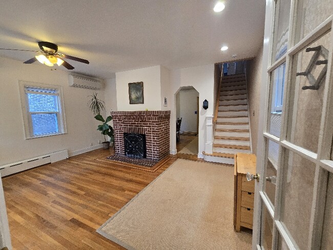 Building Photo - 350 E 235th St