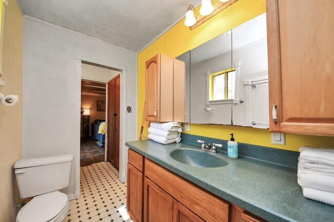 Building Photo - 17018 Water Oak Dr