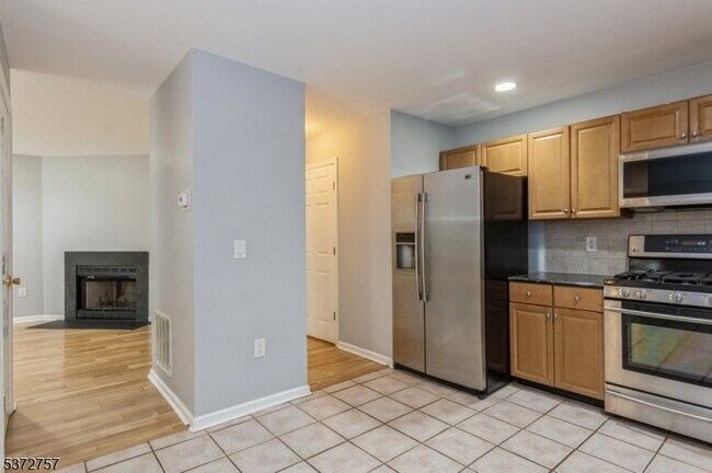 Building Photo - 17 Lackland Ave