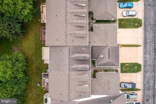 Building Photo - 805 Thicket Ct