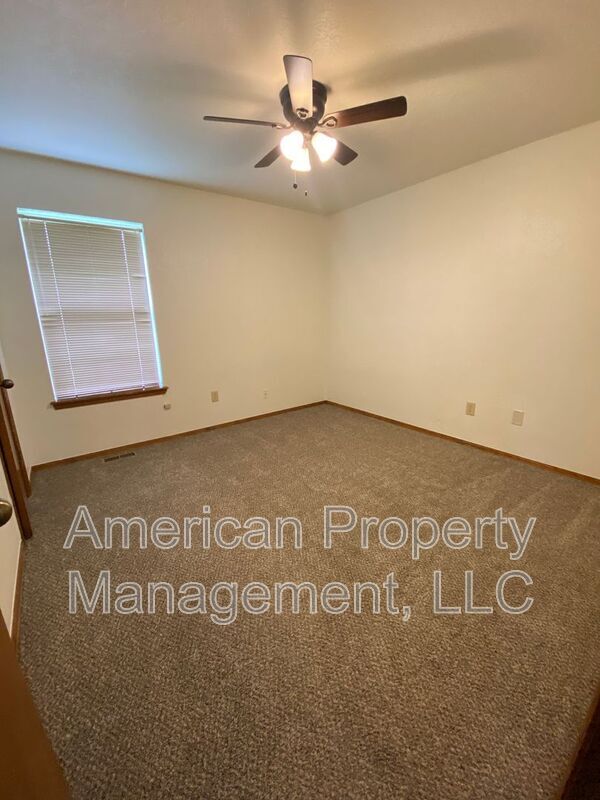 Building Photo - P2-1Q- 7704 S. Hudson Ave