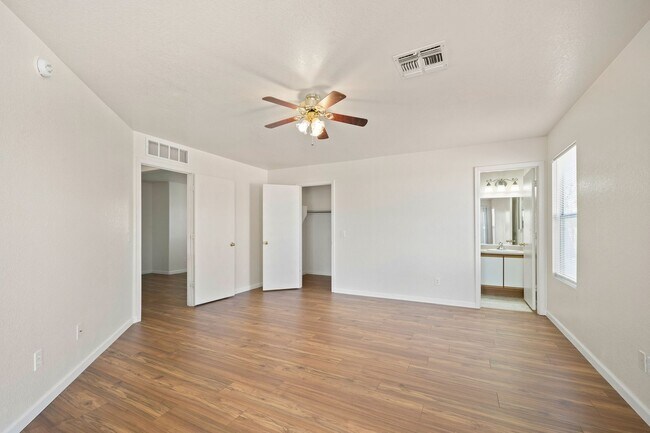 Building Photo - Move in ready home in Arizona Sunset!