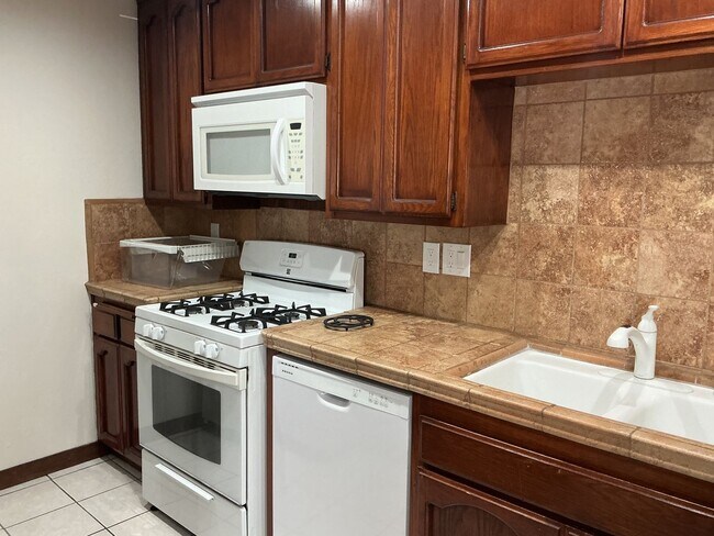 Building Photo - Los Caballeros #301